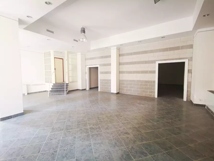 Immagine 5 di Locale commerciale in affitto  in Via Leopardi a Arenzano