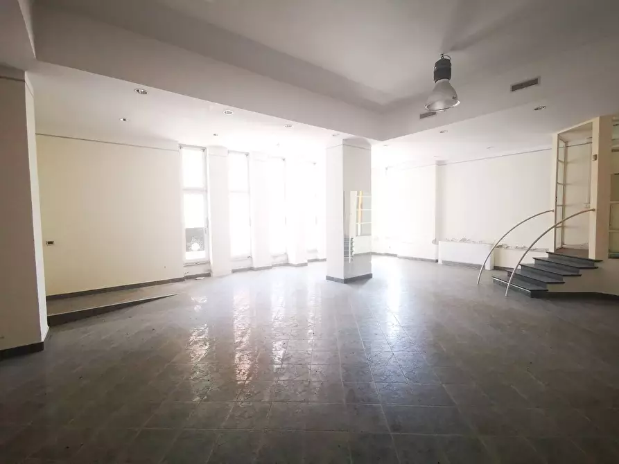 Immagine 6 di Locale commerciale in affitto  in Via Leopardi a Arenzano