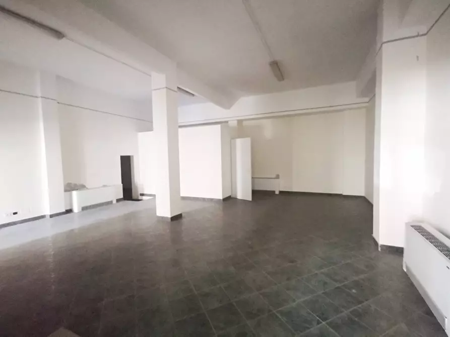 Immagine 8 di Locale commerciale in affitto  in Via Leopardi a Arenzano