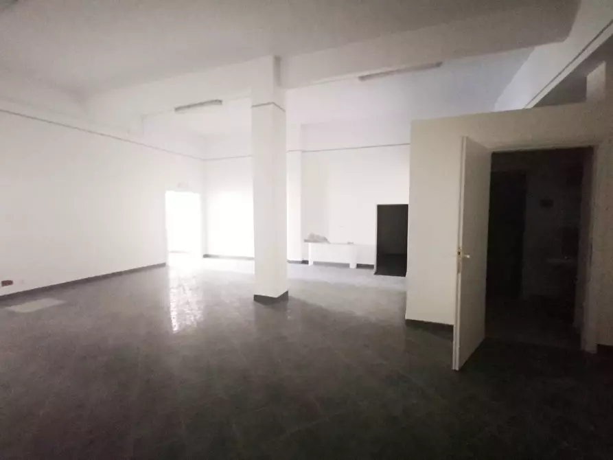 Immagine 9 di Locale commerciale in affitto  in Via Leopardi a Arenzano