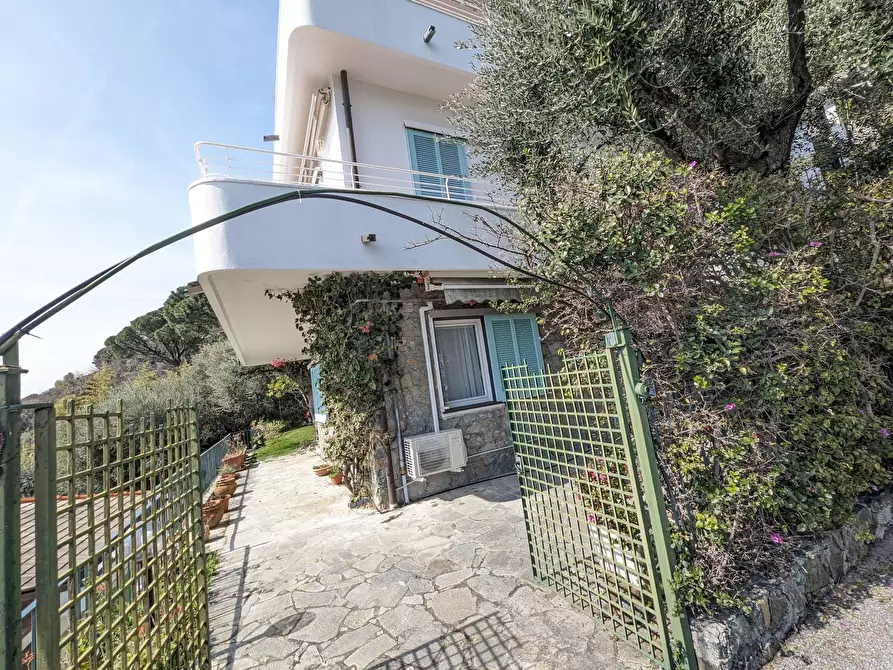 Immagine 1 di Appartamento in vendita  in Via del Mare a Arenzano