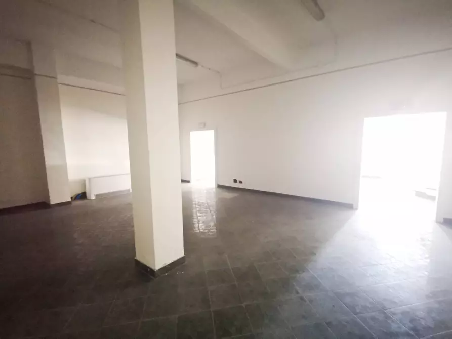 Immagine 11 di Locale commerciale in vendita  in Via Leopardi a Arenzano