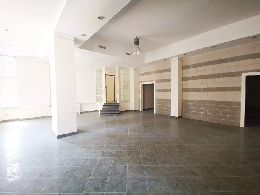 Immagine 4 di Locale commerciale in vendita  in Via Leopardi a Arenzano