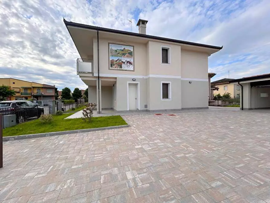 Immagine 1 di Villa in affitto  in Via Circonvallazione a Carru'