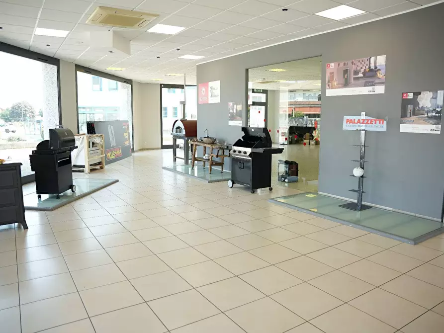 Immagine 3 di Locale commerciale in affitto  in via giovanni agnelli a Beinette