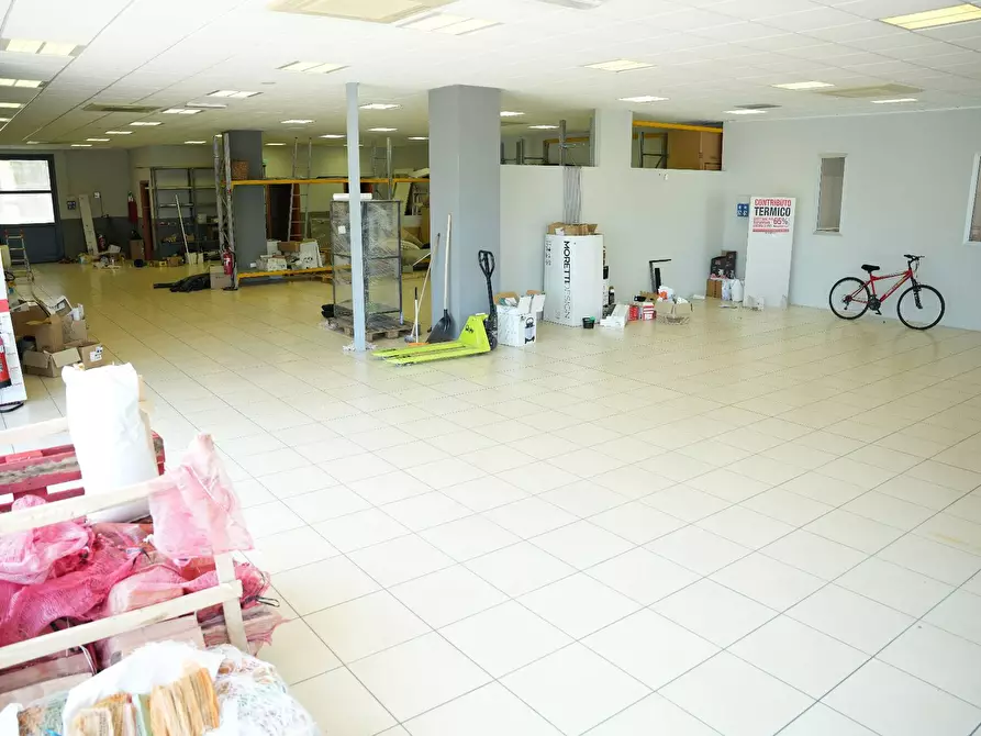 Immagine 11 di Locale commerciale in affitto  in via giovanni agnelli a Beinette