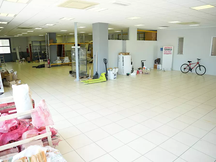 Immagine 12 di Locale commerciale in affitto  in via giovanni agnelli a Beinette
