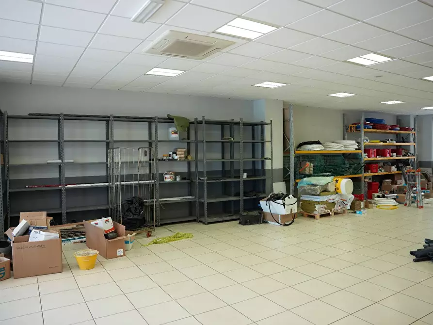 Immagine 15 di Locale commerciale in affitto  in via giovanni agnelli a Beinette