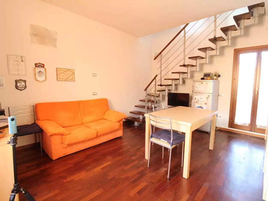Immagine 1 di Appartamento in vendita  in via Livornese a Lastra A Signa