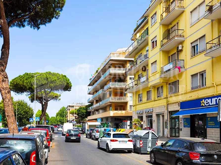 Immagine 25 di Appartamento in vendita  in Viale Paolo Orlando a Roma
