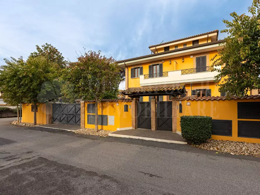 Immagine 2 di Villa in vendita  in via monte vies a Fiumicino