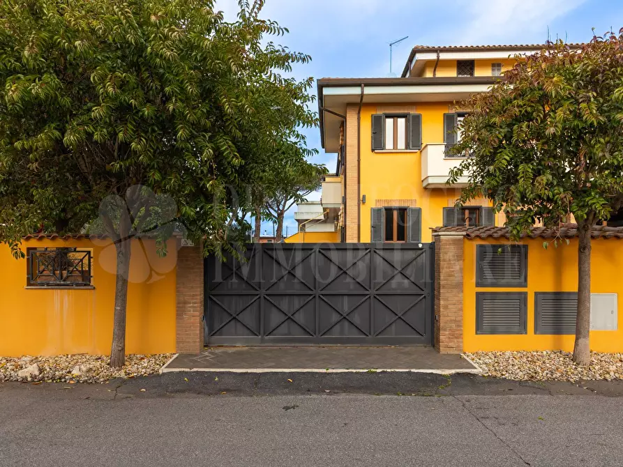 Immagine 3 di Villa in vendita  in via monte vies a Fiumicino