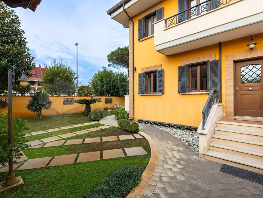 Immagine 6 di Villa in vendita  in via monte vies a Fiumicino
