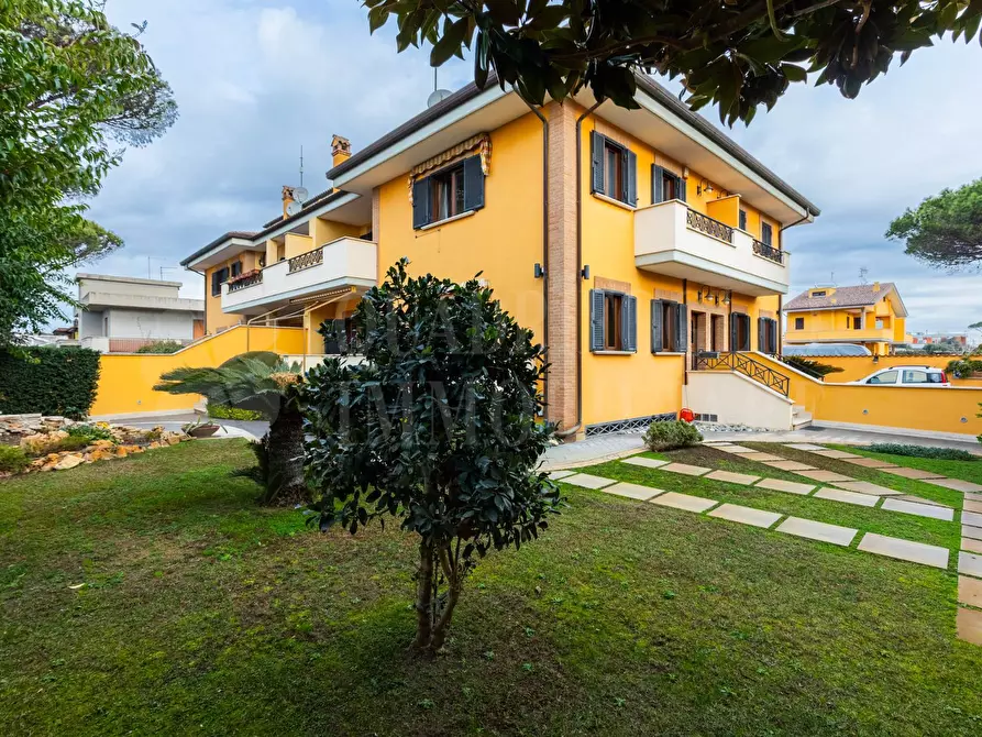 Immagine 9 di Villa in vendita  in via monte vies a Fiumicino