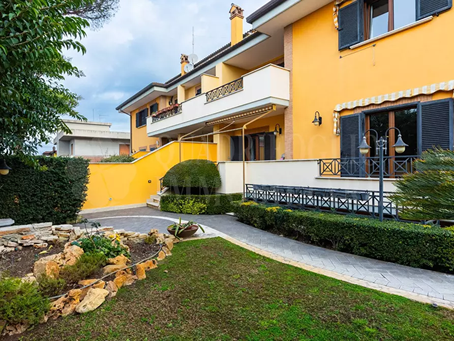 Immagine 11 di Villa in vendita  in via monte vies a Fiumicino