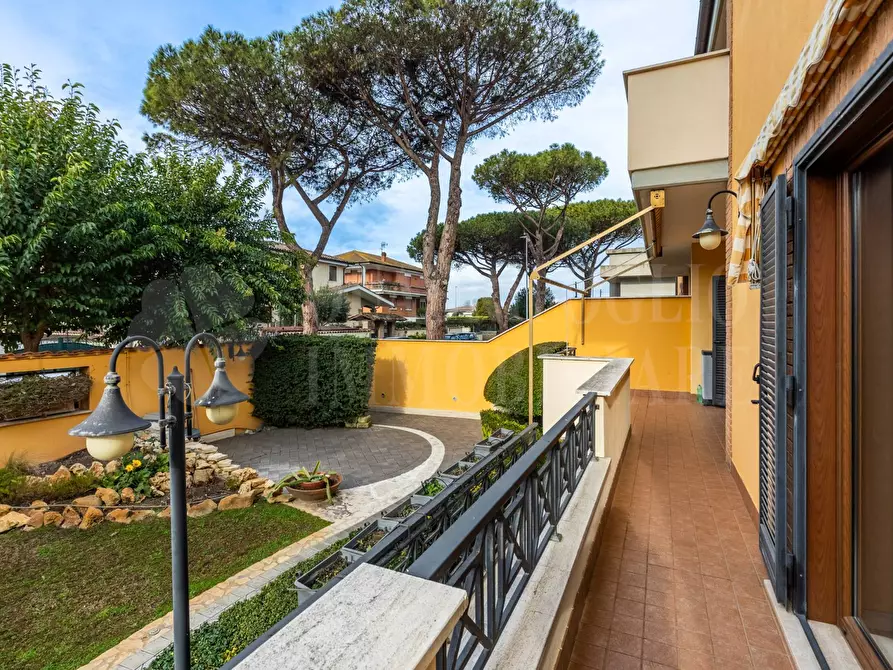 Immagine 15 di Villa in vendita  in via monte vies a Fiumicino