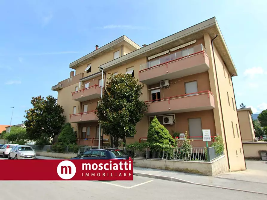 Immagine 1 di Appartamento in vendita  in Via Dante Alighieri a Matelica