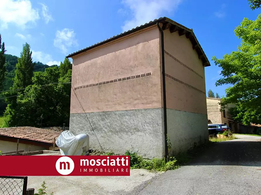 Immagine 2 di Magazzino in vendita  in Braccano a Matelica