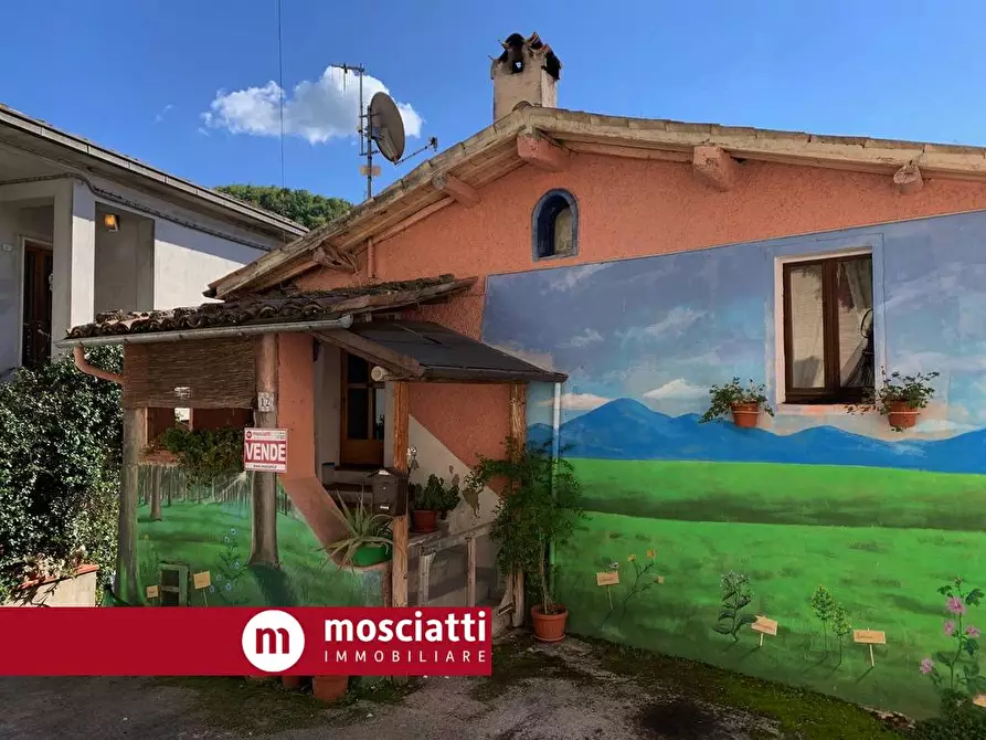 Immagine 2 di Casa indipendente in vendita  in Braccano a Matelica
