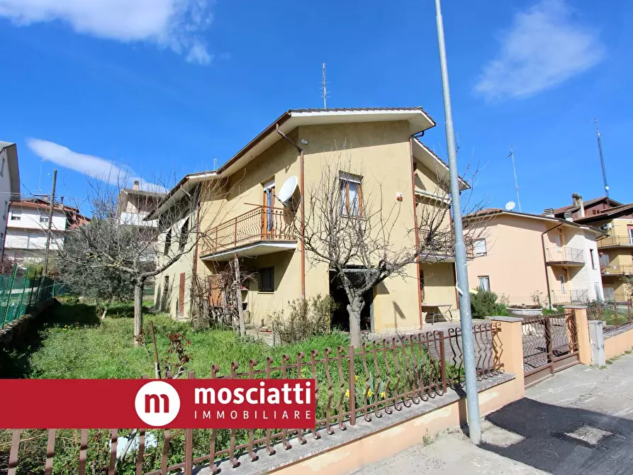 Immagine 1 di Casa indipendente in vendita  in Via Monte Gemmo a Castelraimondo