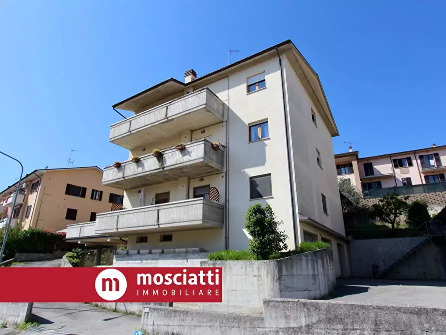 Immagine 1 di Appartamento in vendita  in Via Carducci a Castelraimondo