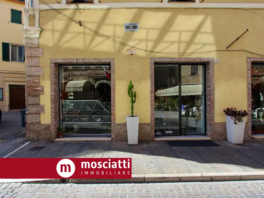 Immagine 1 di Locale commerciale in vendita  in Corso Vittorio Emanuele a Matelica