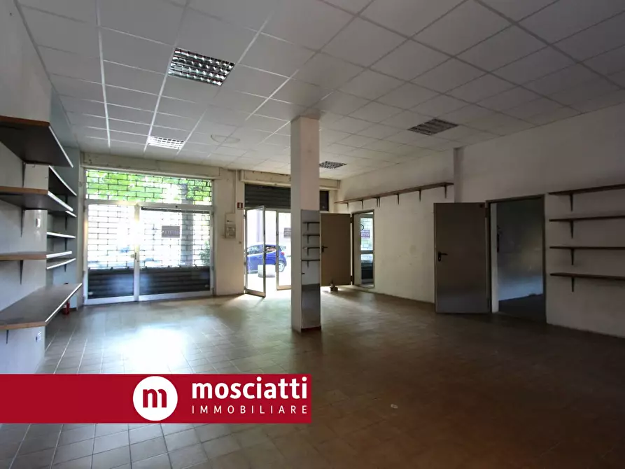 Immagine 2 di Locale commerciale in affitto  in Via Michelangelo a Matelica