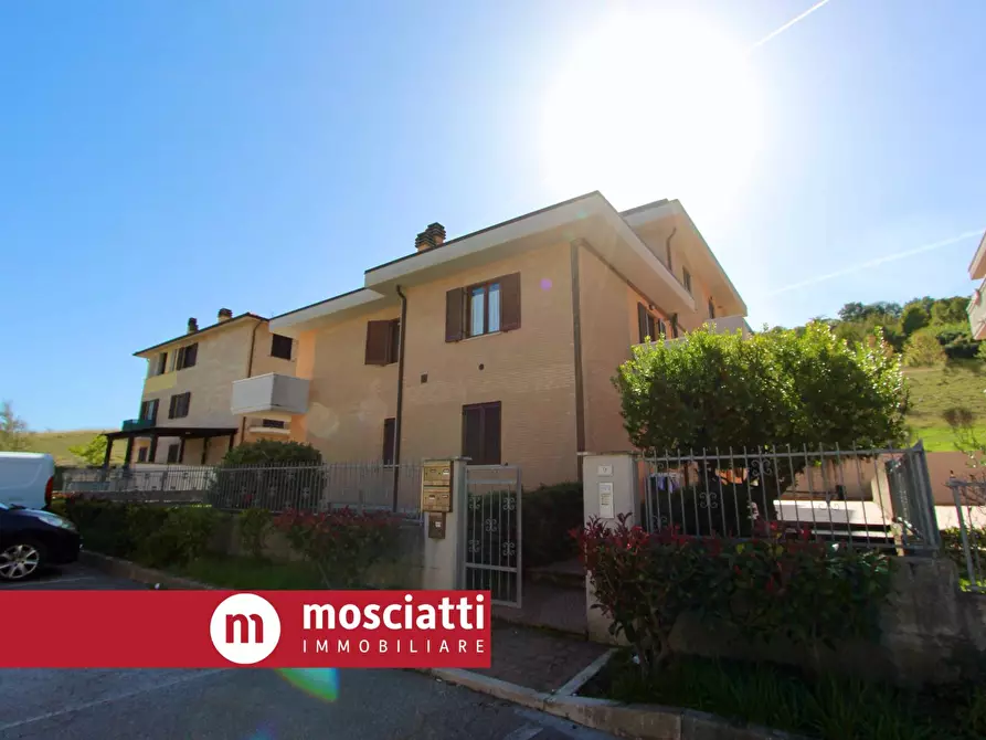 Immagine 2 di Appartamento in vendita  in Via Brodolini a Esanatoglia