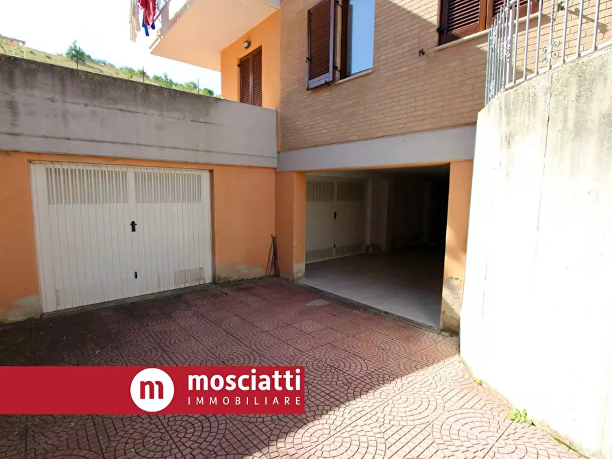 Immagine 3 di Appartamento in vendita  in Via Brodolini a Esanatoglia