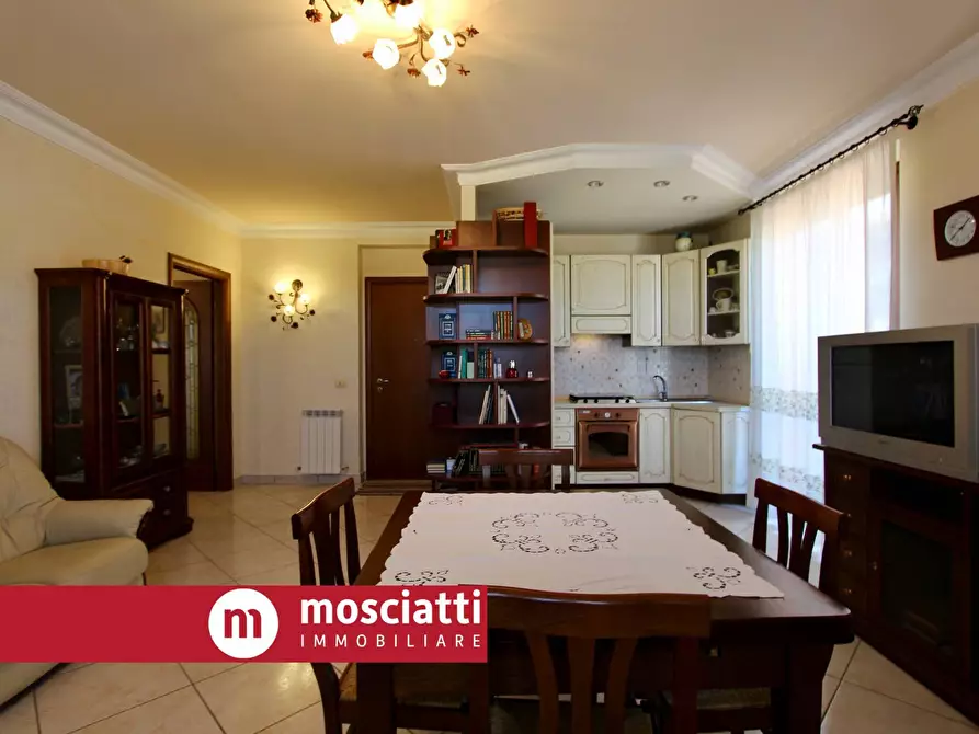 Immagine 5 di Appartamento in vendita  in Via Brodolini a Esanatoglia