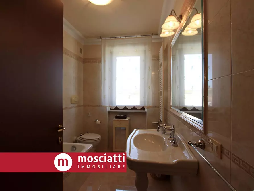 Immagine 11 di Appartamento in vendita  in Via Brodolini a Esanatoglia