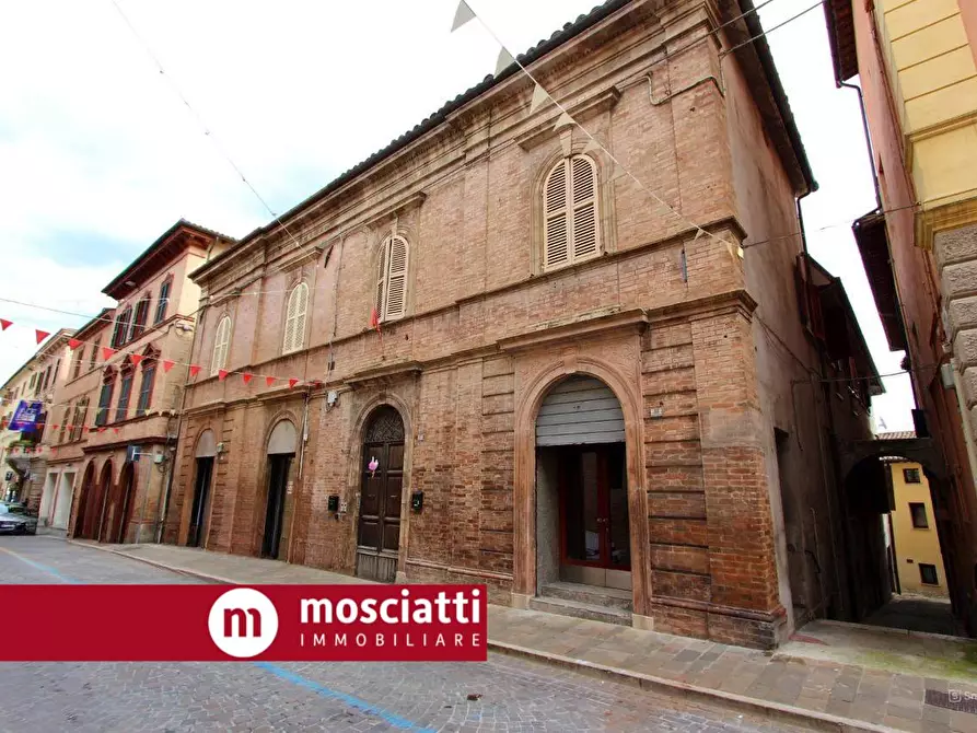 Immagine 2 di Locale commerciale in vendita  in Corso Vittorio Emanuele a Matelica