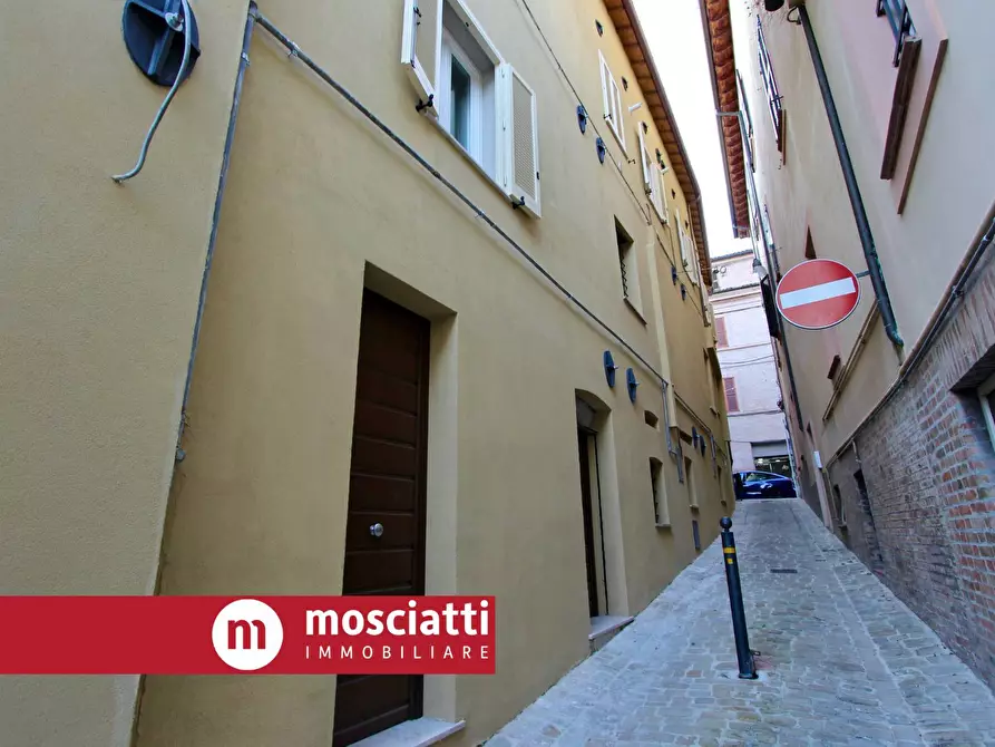 Immagine 3 di Locale commerciale in vendita  in Corso Vittorio Emanuele a Matelica