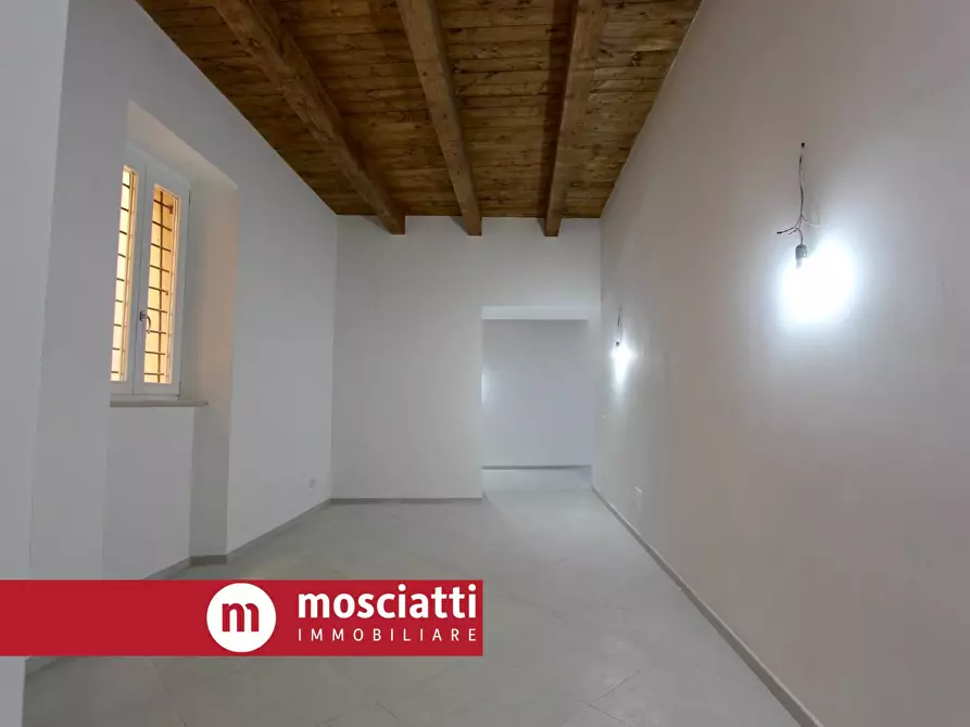 Immagine 5 di Locale commerciale in vendita  in Corso Vittorio Emanuele a Matelica