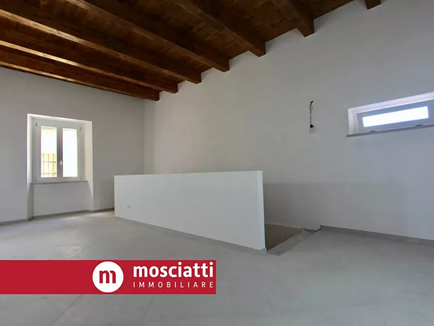 Immagine 6 di Locale commerciale in vendita  in Corso Vittorio Emanuele a Matelica