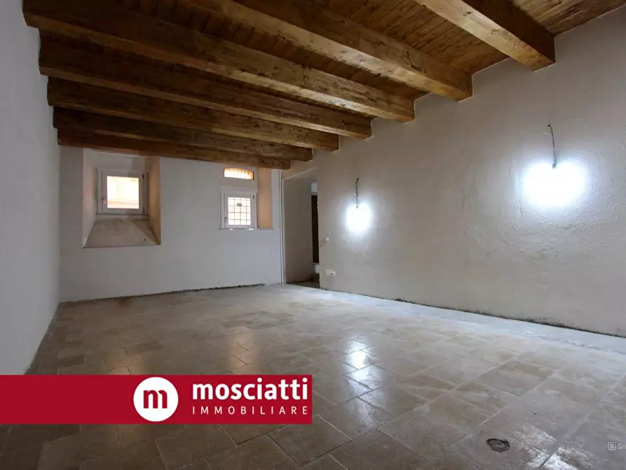 Immagine 8 di Locale commerciale in vendita  in Corso Vittorio Emanuele a Matelica