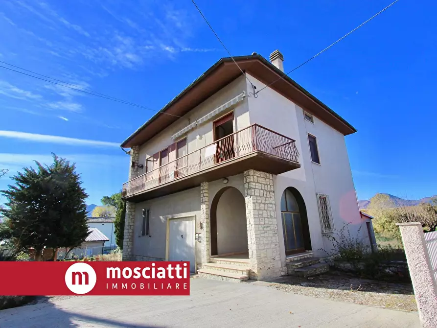 Immagine 1 di Casa indipendente in vendita  in Via Tommaso De Luca a Matelica