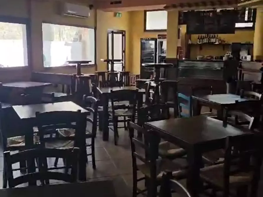Immagine 1 di Attività commerciale in vendita  in Via Roma a Sinnai