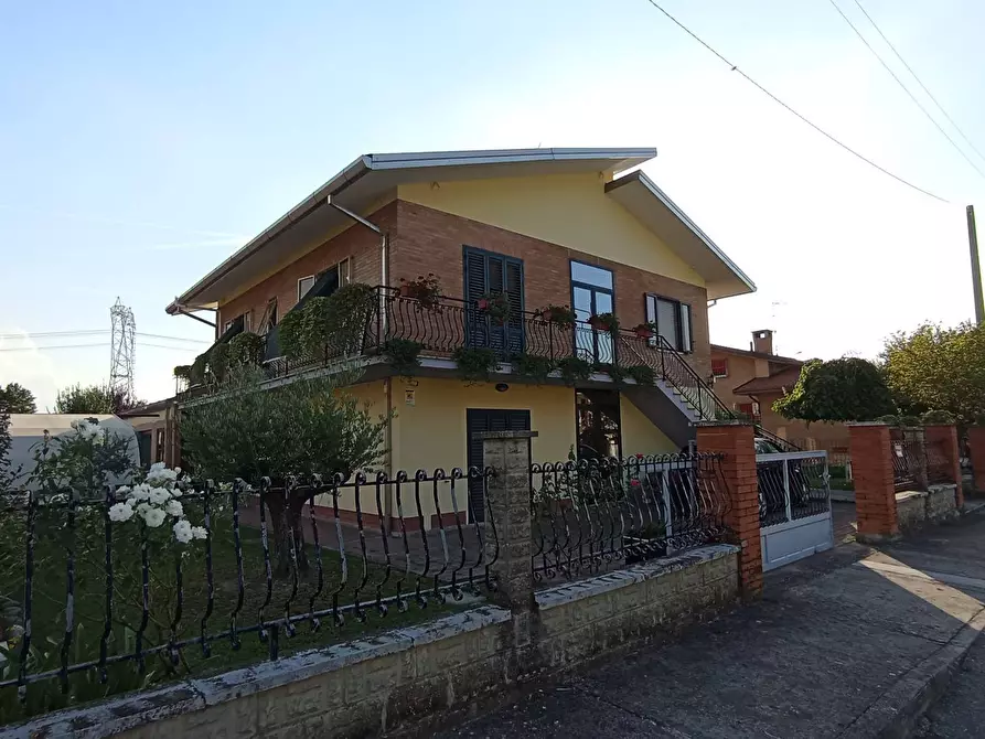 Immagine 2 di Casa bifamiliare in vendita  in Via Lorenzona a Ferrara
