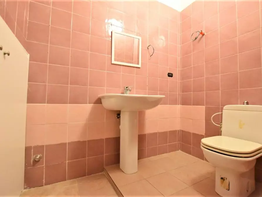 Immagine 9 di Ufficio in vendita  in Caprera a Sassari