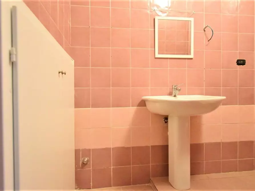 Immagine 11 di Ufficio in vendita  in Caprera a Sassari