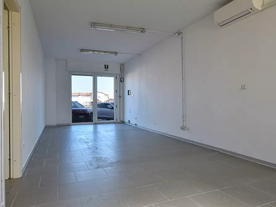 Immagine 3 di Attività commerciale in vendita  in ss 131 a Sassari