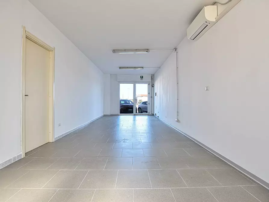 Immagine 4 di Attività commerciale in vendita  in ss 131 a Sassari