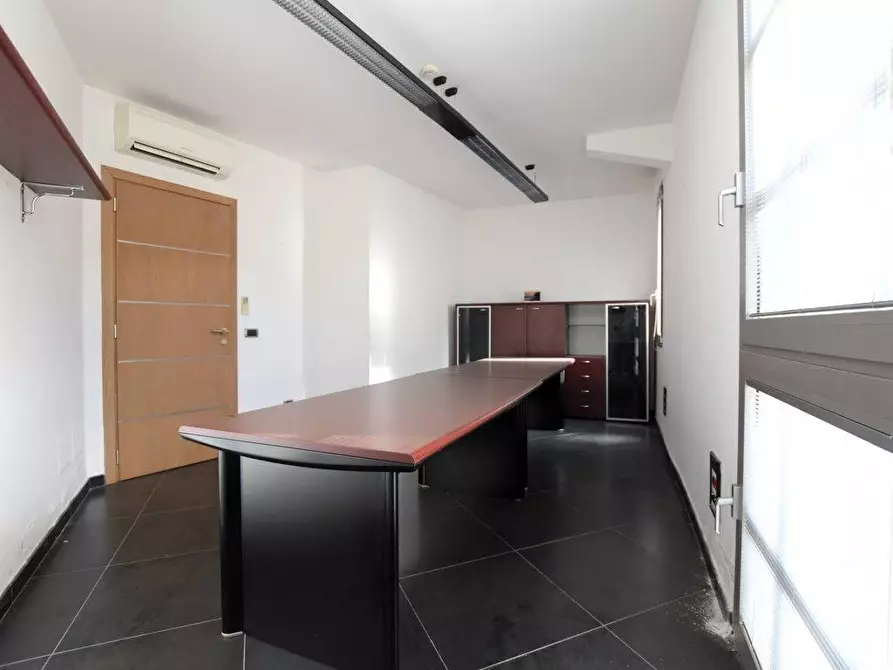 Immagine 2 di Ufficio in vendita  in via Lombardia a Olbia