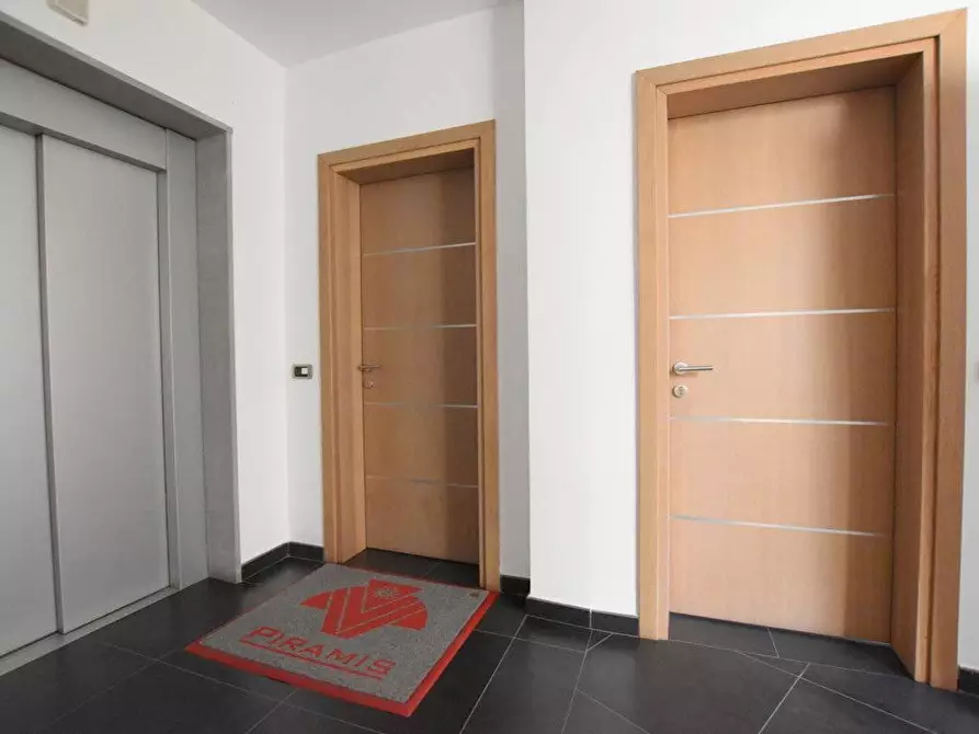 Immagine 10 di Ufficio in vendita  in via Lombardia a Olbia