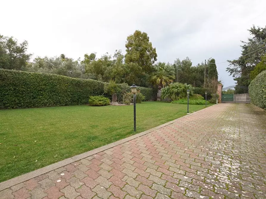 Immagine 5 di Villa in vendita  in via de martini a Sassari