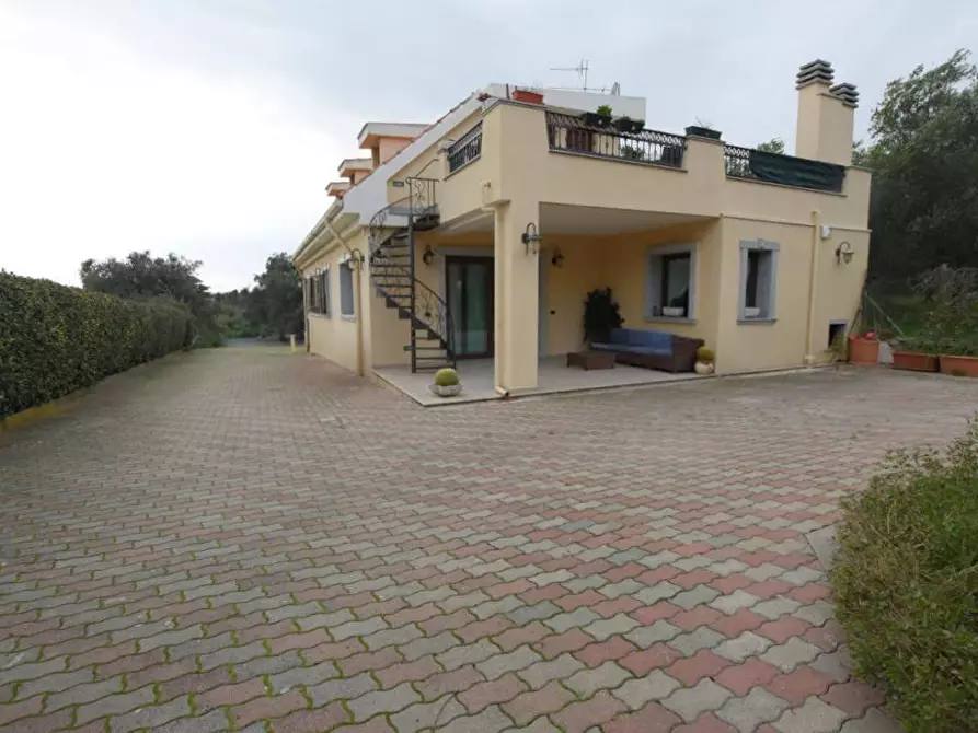 Immagine 3 di Villa in vendita  in via de martini a Sassari