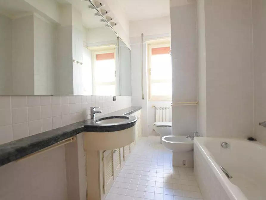 Immagine 21 di Attico in vendita  in Viale Mameli a Sassari