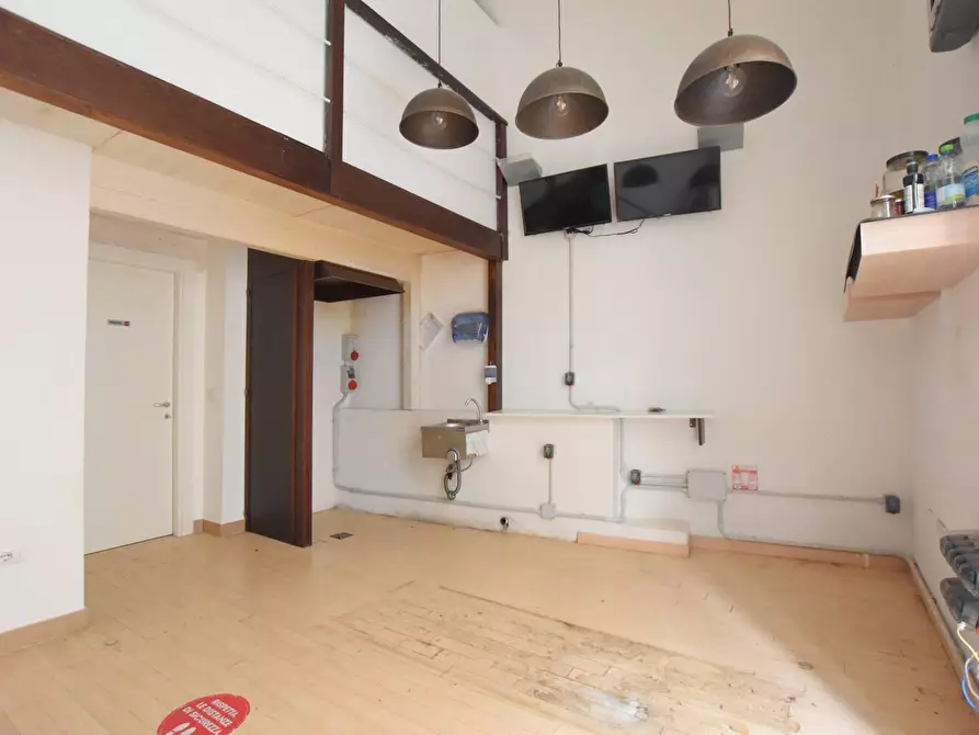 Immagine 3 di Attività commerciale in vendita  in via al Carmine a Sassari