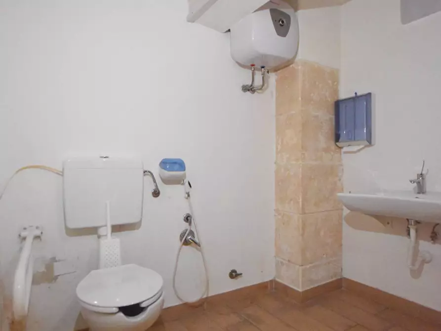 Immagine 10 di Attività commerciale in vendita  in via al Carmine a Sassari